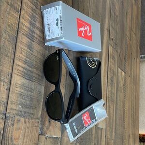 NIB Ray-Ban Classic Black new wayfarer Sunglasses with Case and Box